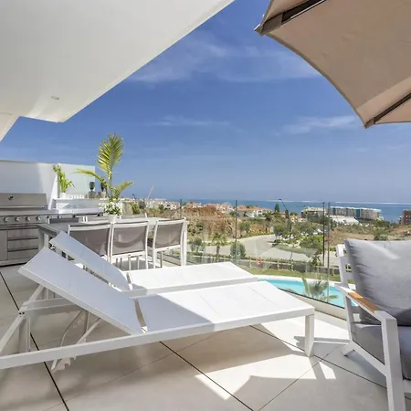 Vivi Homes - Ivy Pool, Terrace, Golf & Sea View Apartment