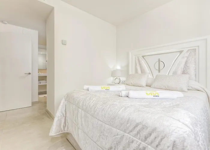 Vivi Homes - Ivy Pool, Terrace, Golf & Sea View Apartment Fuengirola