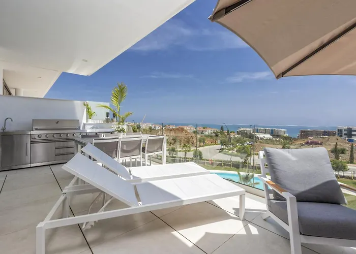 Vivi Homes - Ivy Pool, Terrace, Golf & Sea View Apartment